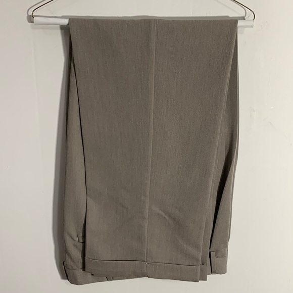 Dockers pleated cuffed dress pants, Size 32 X 32, great condition - Picture 1 of 5